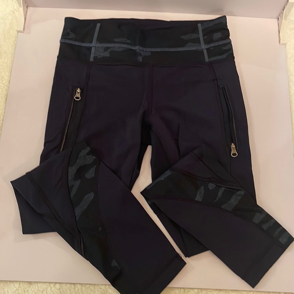 Like New Lululemon navy leggings